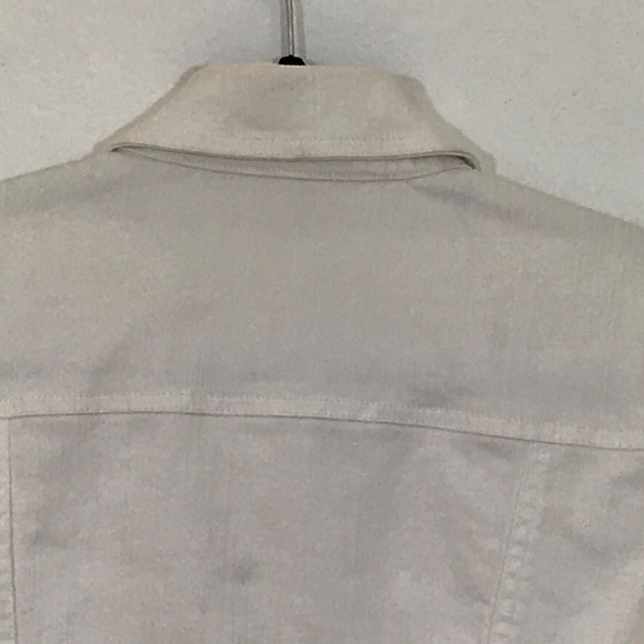 Tommy Hilfiger Women’s Vintage White Button Up Jean Jacket - Picture 14 of 14